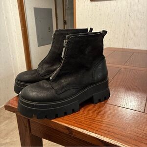 Gianni Bini GB Boots 9.5M All-Star Center Zip Chunky Lug Sole Platform Leather